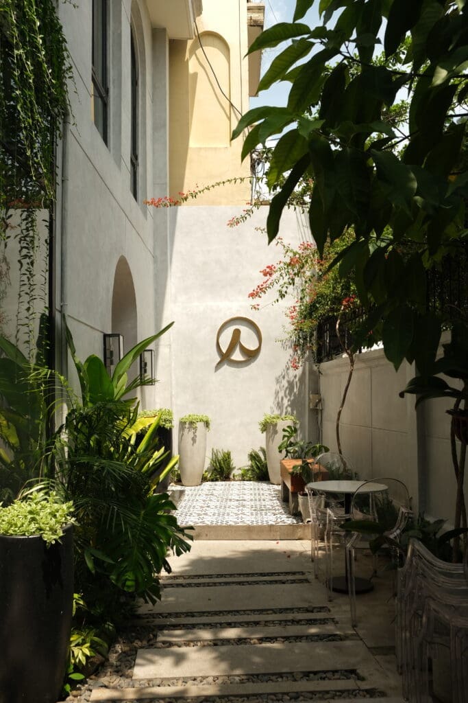 R Flower & Café in Thao Dien: A Hidden Gem